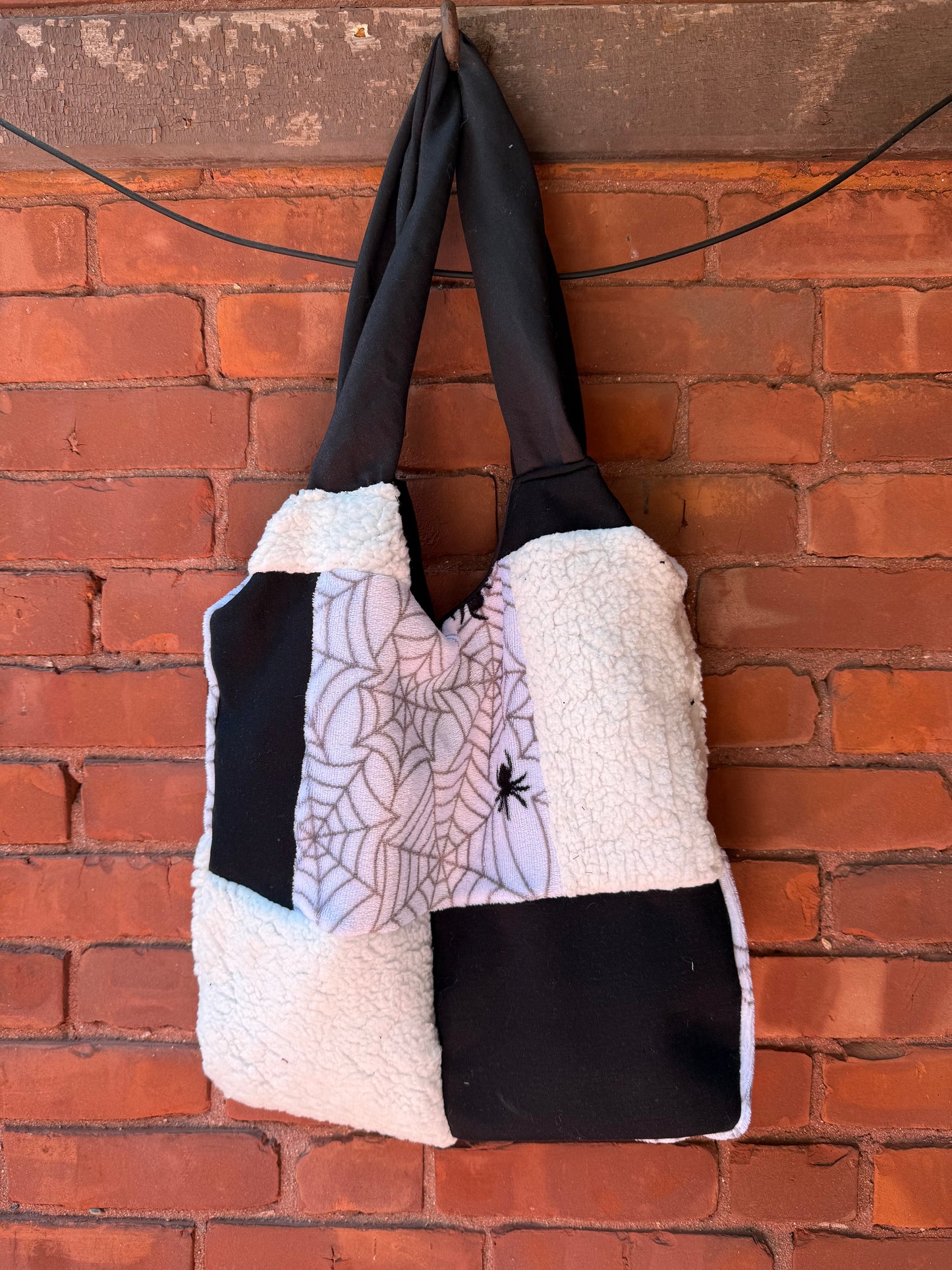 Spidy! (XL BOXY FIT) comes with matching bag!